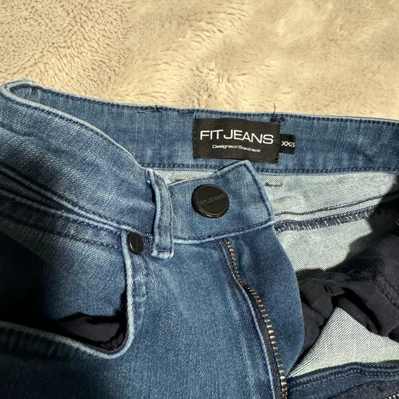 FIT JEANS - Picture 2 of 3